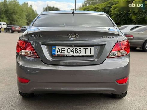 Hyundai Accent 2013 - фото 10