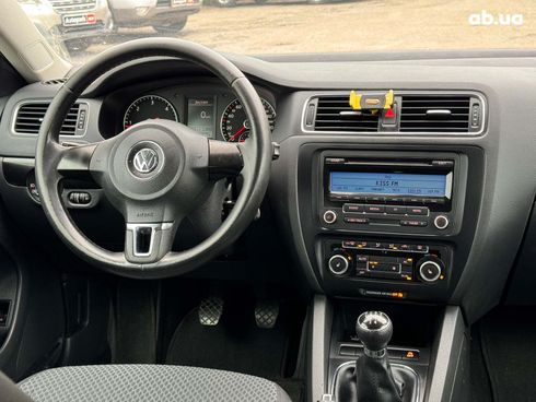 Volkswagen Jetta 2011 черный - фото 26