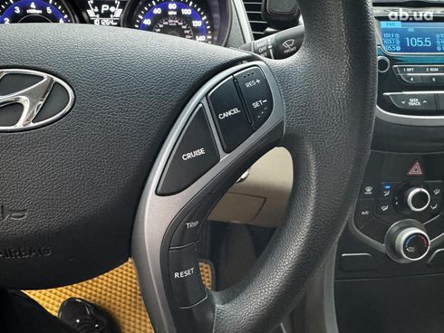 Hyundai Elantra 2015 белый - фото 14