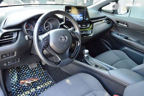 Toyota C-HR 2017 - фото 20