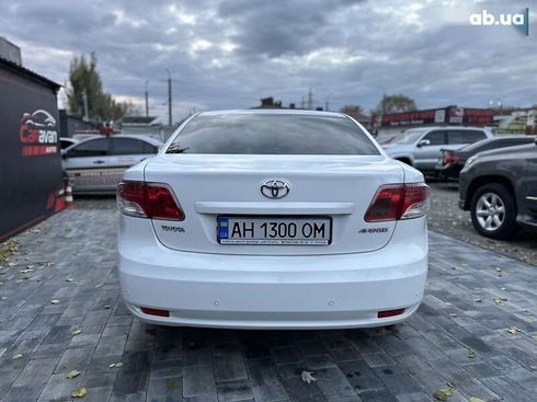 Toyota Avensis 2011 - фото 12