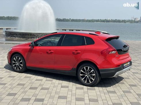 Volvo V40 Cross Country 2018 - фото 11