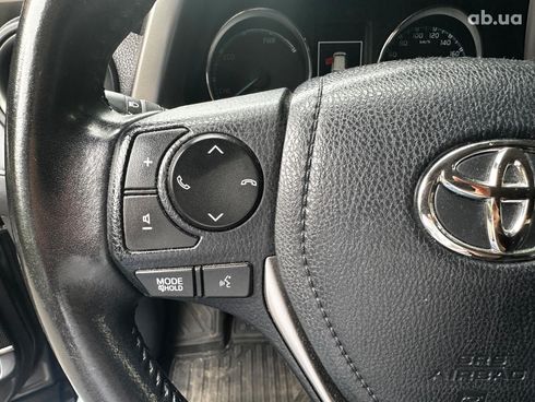 Toyota RAV4 2017 серый - фото 17
