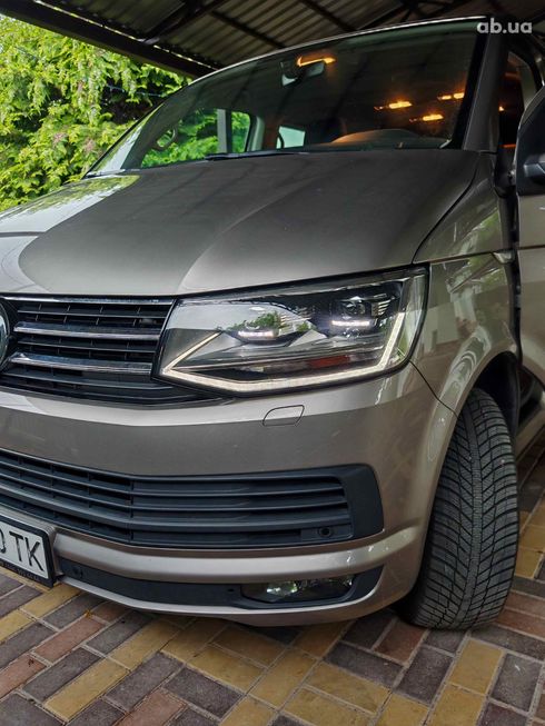 Volkswagen Multivan 2018 бежевый - фото 9