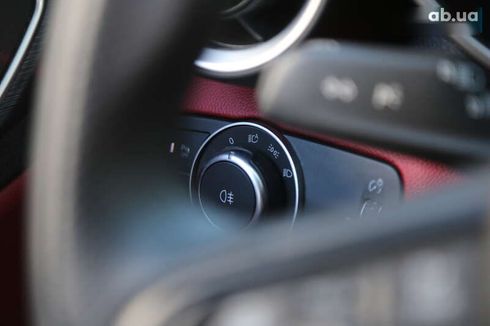 Alfa Romeo Giulia 2020 - фото 24