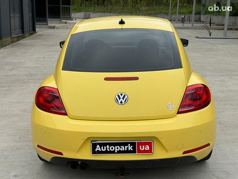 Volkswagen Beetle 2012 желтый - фото 6