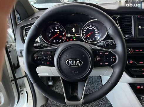 Kia Carnival 2016 - фото 12