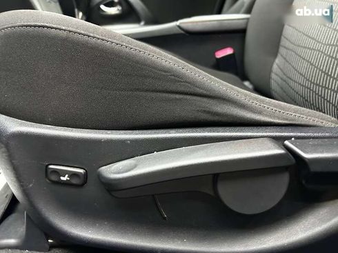 Toyota Avensis 2010 - фото 15