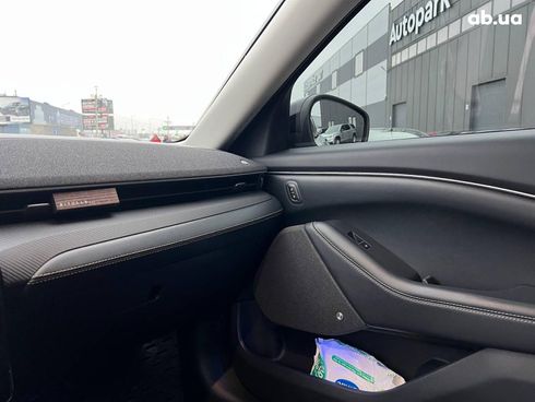 Ford Mustang Mach-E 2022 белый - фото 26