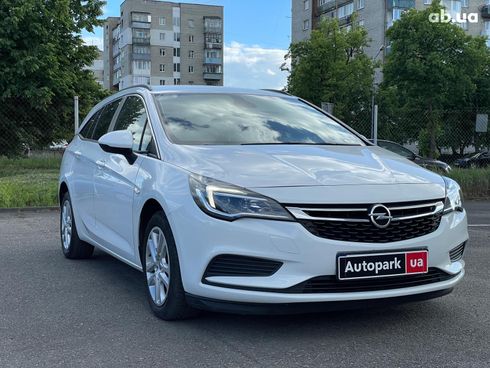 Opel Astra 2018 белый - фото 3