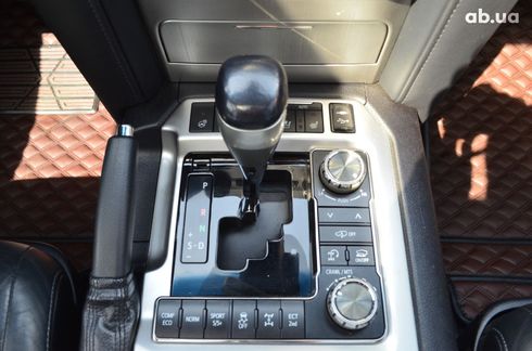 Toyota Land Cruiser 2016 белый - фото 16