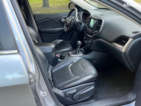 Jeep Cherokee 2015 серый - фото 31