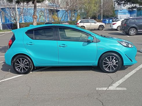 Toyota Prius 2019 голубой - фото 18