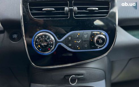Renault Zoe 2017 - фото 12