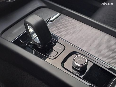 Volvo XC60 2023 черный - фото 11