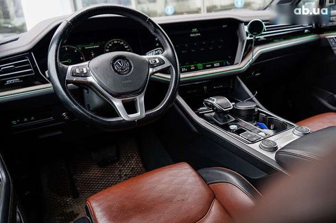 Volkswagen Touareg 2019 - фото 16