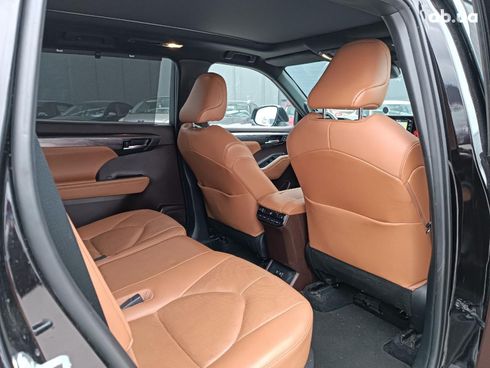 Toyota Highlander 2021 коричневый - фото 23