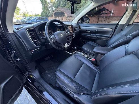 Mitsubishi Outlander 2021 - фото 2