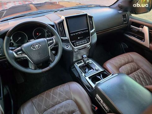 Toyota Land Cruiser 2018 - фото 30