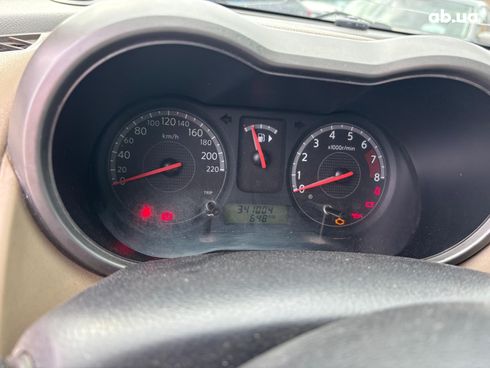 Nissan Note 2006 бежевый - фото 21