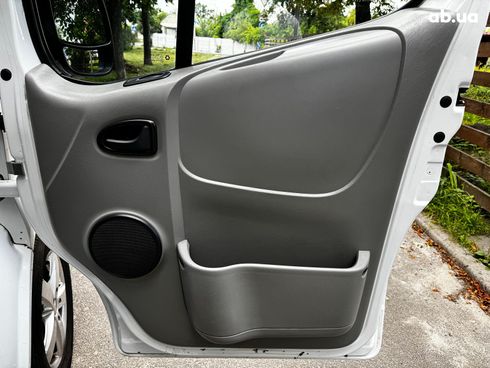 Renault Trafic 2010 белый - фото 16