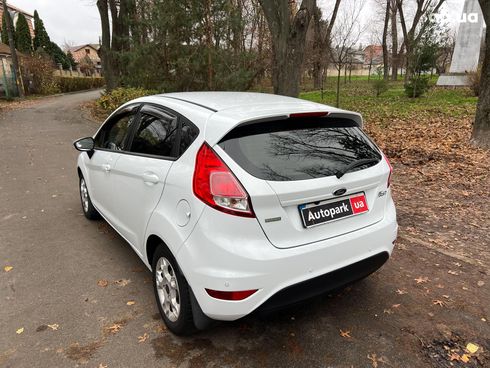 Ford Fiesta 2013 белый - фото 14