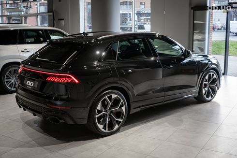 Audi RS Q8 2023 черный - фото 11