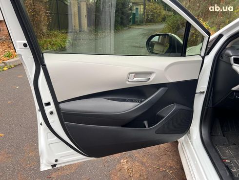 Toyota Corolla 2021 белый - фото 9