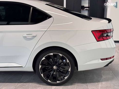 Skoda Superb 2019 - фото 12