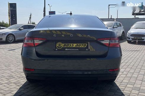 Skoda Superb 2020 - фото 6