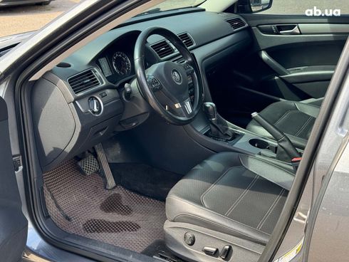 Volkswagen Passat 2015 серый - фото 15