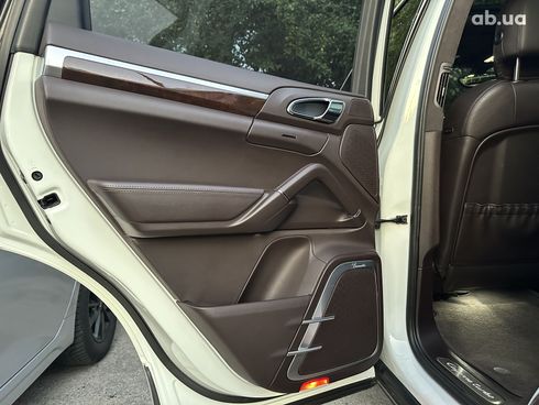 Porsche Cayenne 2012 белый - фото 9