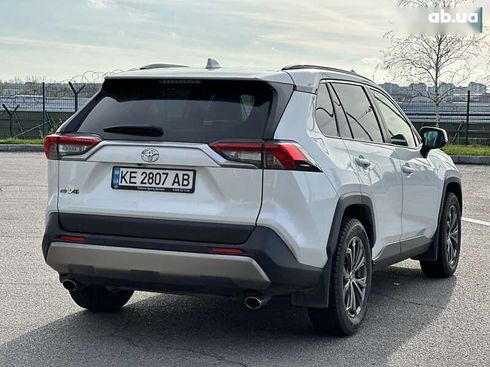 Toyota RAV4 2023 - фото 13