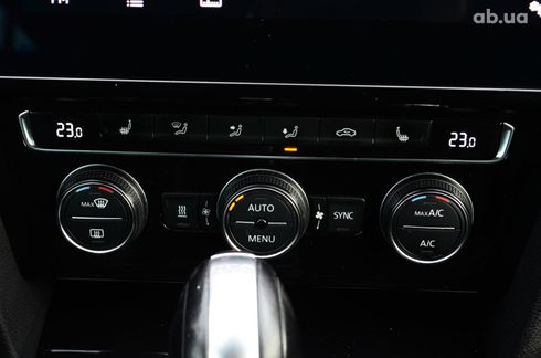 Volkswagen Passat 2017 черный - фото 20