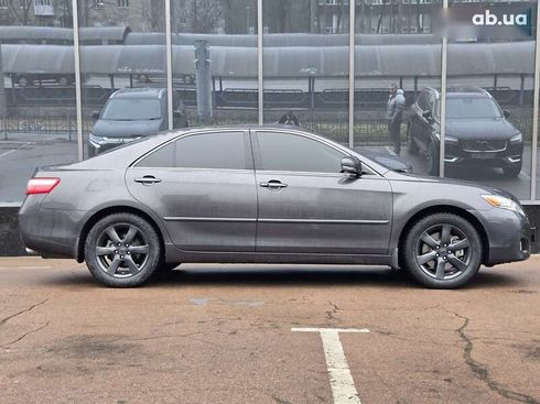 Toyota Camry 2010 - фото 7