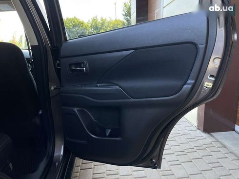 Mitsubishi Outlander 2016 - фото 29