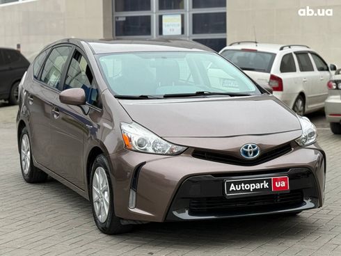 Toyota Prius V 2015 коричневый - фото 8