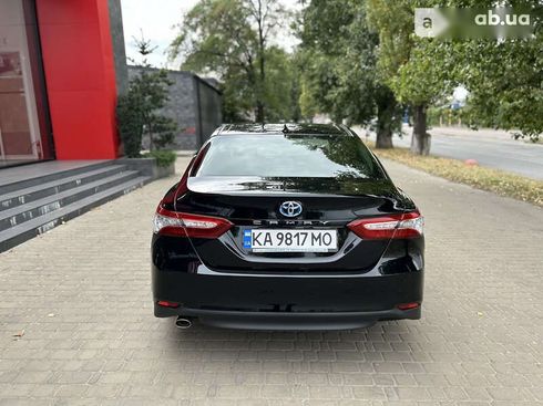 Toyota Camry 2020 - фото 13