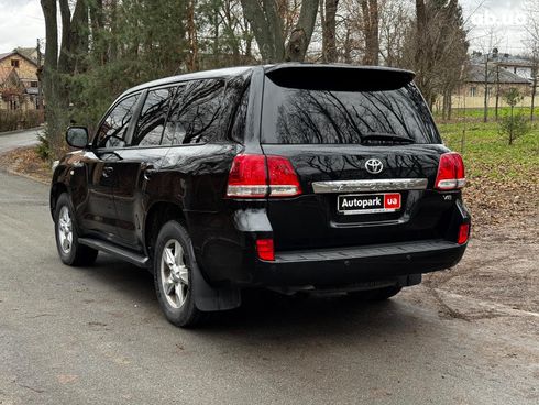 Toyota Land Cruiser 2010 черный - фото 9
