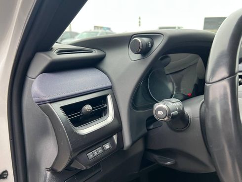 Lexus UX 2019 белый - фото 20