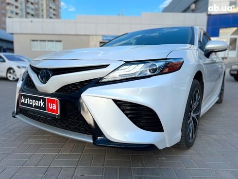 Toyota Camry 2019 белый - фото 17