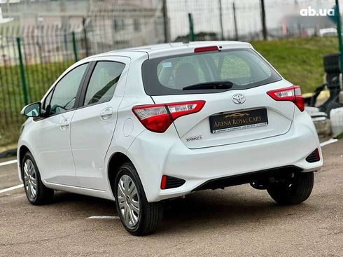 Toyota Yaris 2017 - фото 16