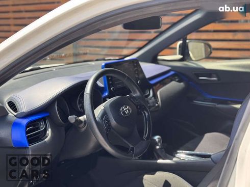 Toyota C-HR 2020 - фото 15