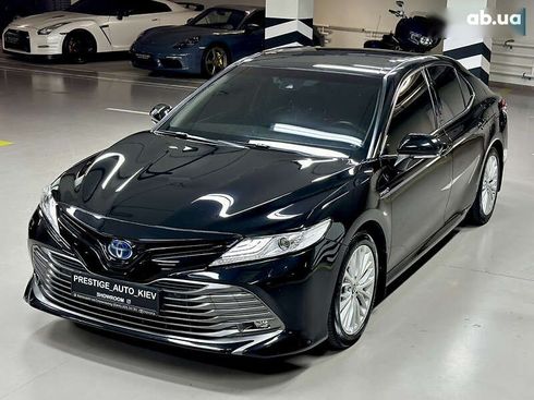 Toyota Camry 2020 - фото 11