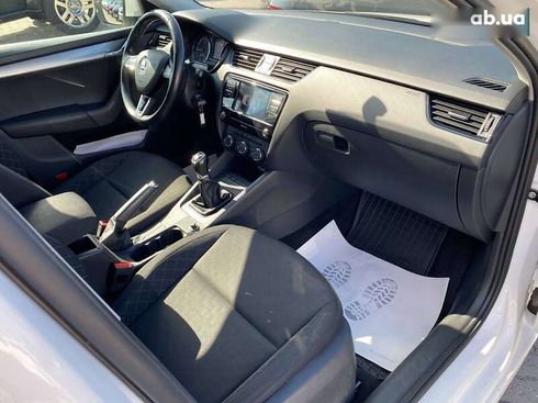 Skoda Octavia 2019 - фото 10