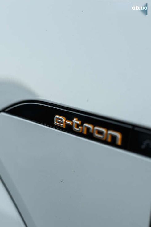 Audi e-tron S 2021 - фото 17