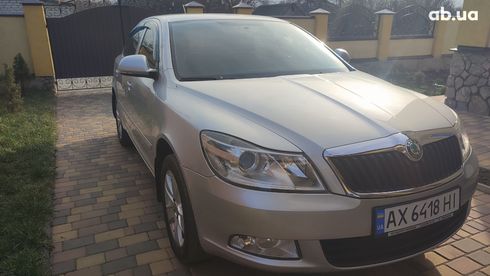 Skoda Octavia 2012 серебристый - фото 6
