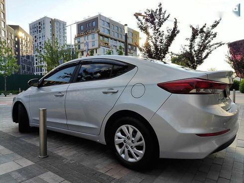Hyundai Elantra 2016 - фото 12