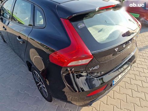 Volvo V40 2018 - фото 14