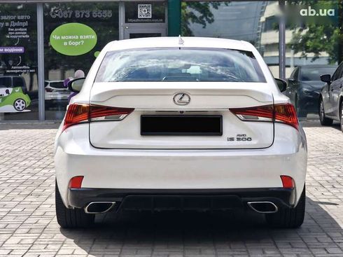 Lexus IS 2017 - фото 7